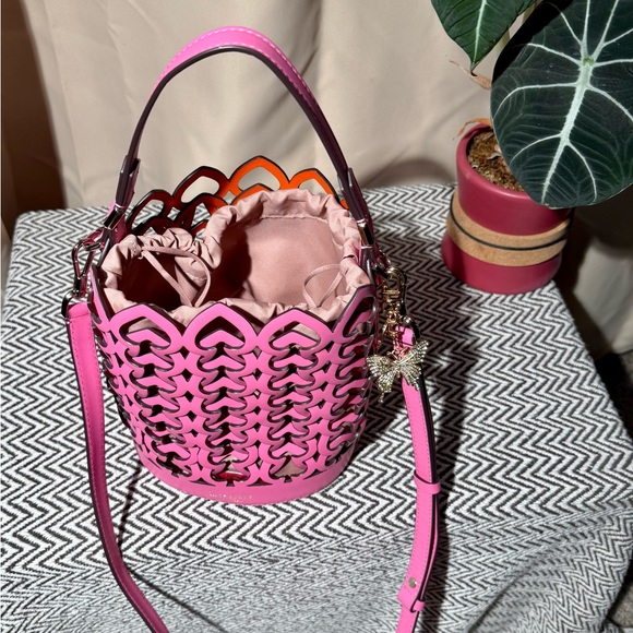 Kate Spade “Spade Flower” Cutout Dorie Bucket Bag - Pink - 2019 - NWOT - Picture 8 of 16